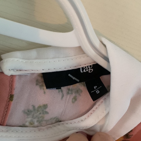 Pink floral collared tshirt - Picture 3 of 4